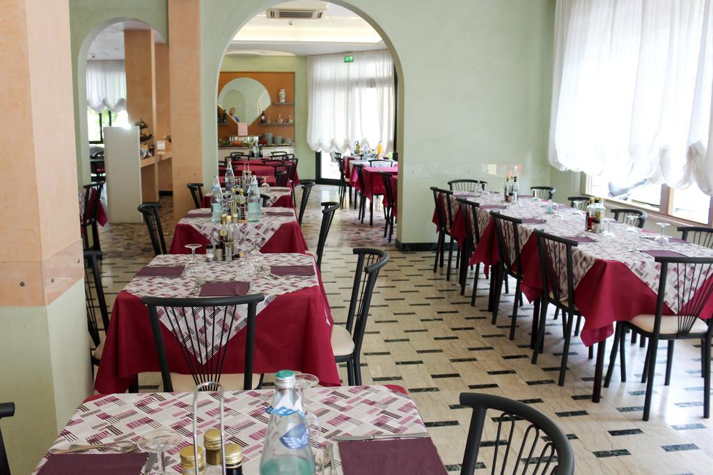 Hotel Buda Bellaria-Igea Marina Exterior foto